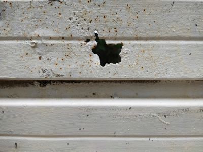 Repair Cracks or Holes in the Aluminum Siding